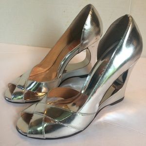 KORS Michael Kors Silver Leather Wedge Cutout Pumps